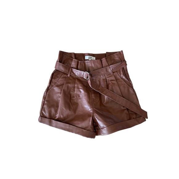 Madden NYC faux leather belted shorts ⭐️ - Picture 1 of 7